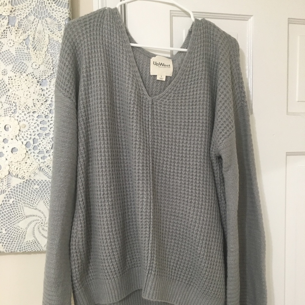 Cozy Gray Waffle V-Neck Sweater with Wide Sleeves